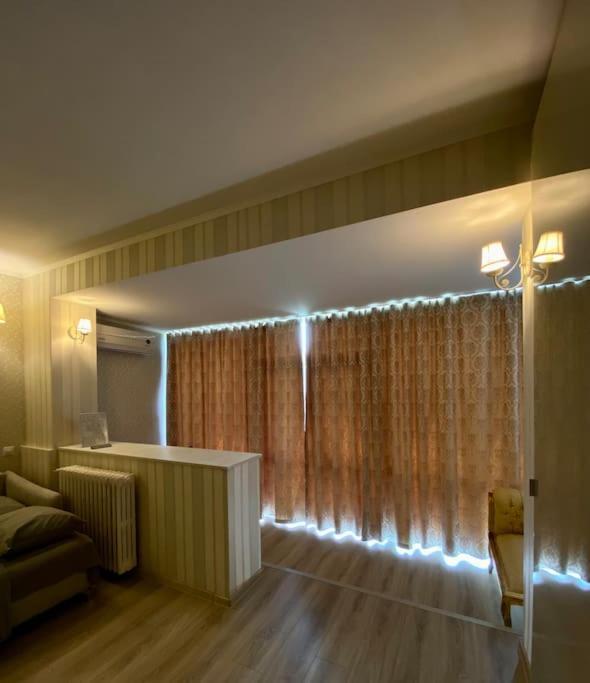 Downtown Studio - Ultra Central With Park View Bucharest Exterior photo