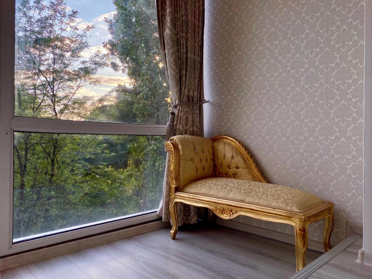 Downtown Studio - Ultra Central With Park View Bucharest Exterior photo